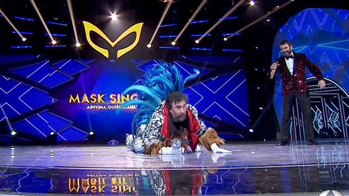 Paco Tous sufre una caída en Mask Singer