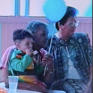 Javier \'Chicharito\' Hernández junto a sus abuelos