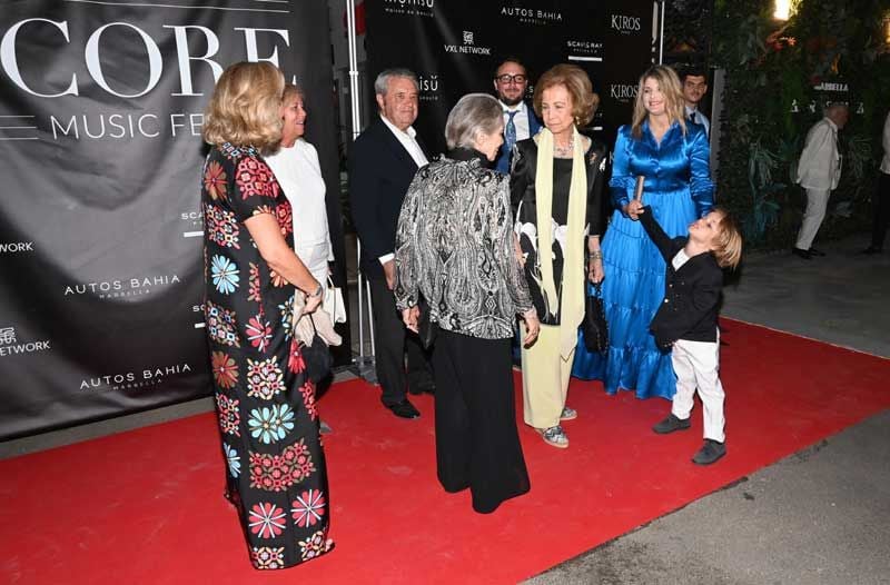 La reina Sofía y su hermana Irene de Grecia en un concierto en Marbella