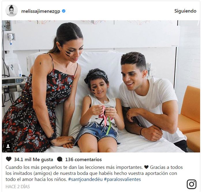 Marc Bartra y Melissa Jiménez cumplen su promesa