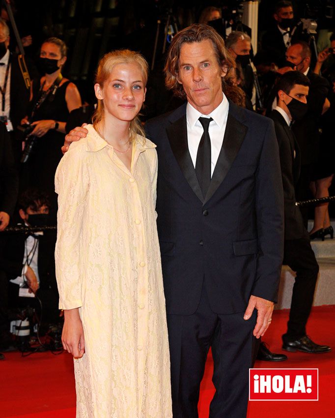 Hazel, la hija de Julia Roberts, con su padre, Danny Moder, en Cannes