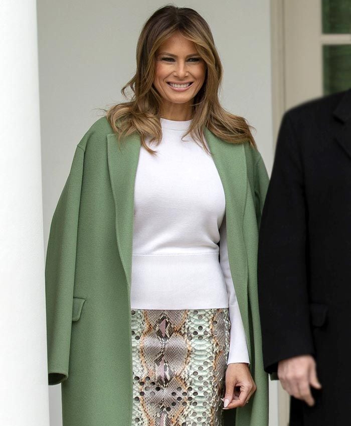 Melania Trump, con abrigo verde