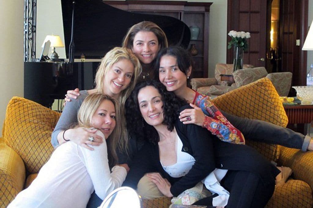 Shakira, junto a su hermana Patricia y amigas de la cantante