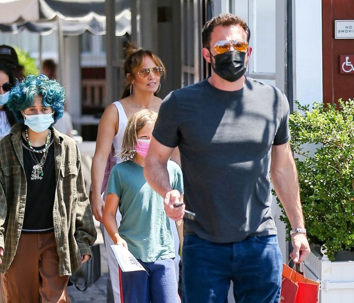 Jennifer Lopez y Ben Affleck con sus hijos