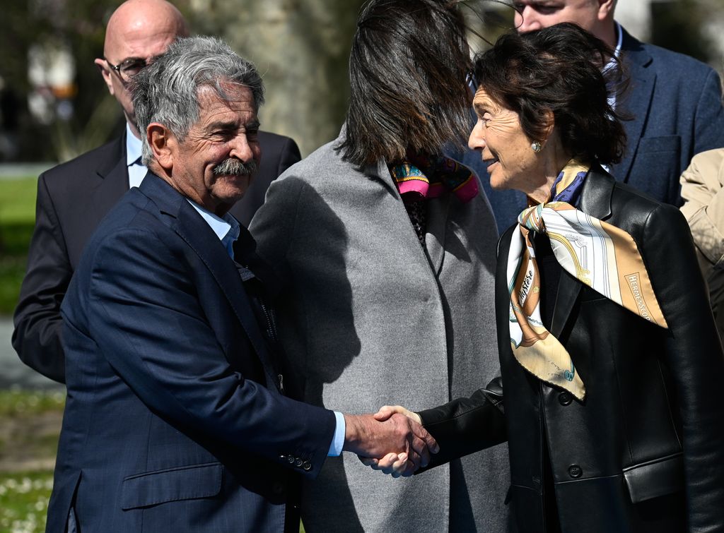 Santander inaugura una plaza en honor a Emilio Botín en los Jardines de Pereda