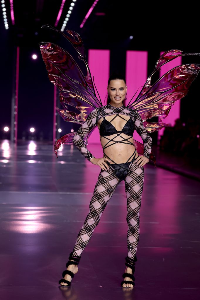 Desfile de Victoria's Secret Adriana Lima