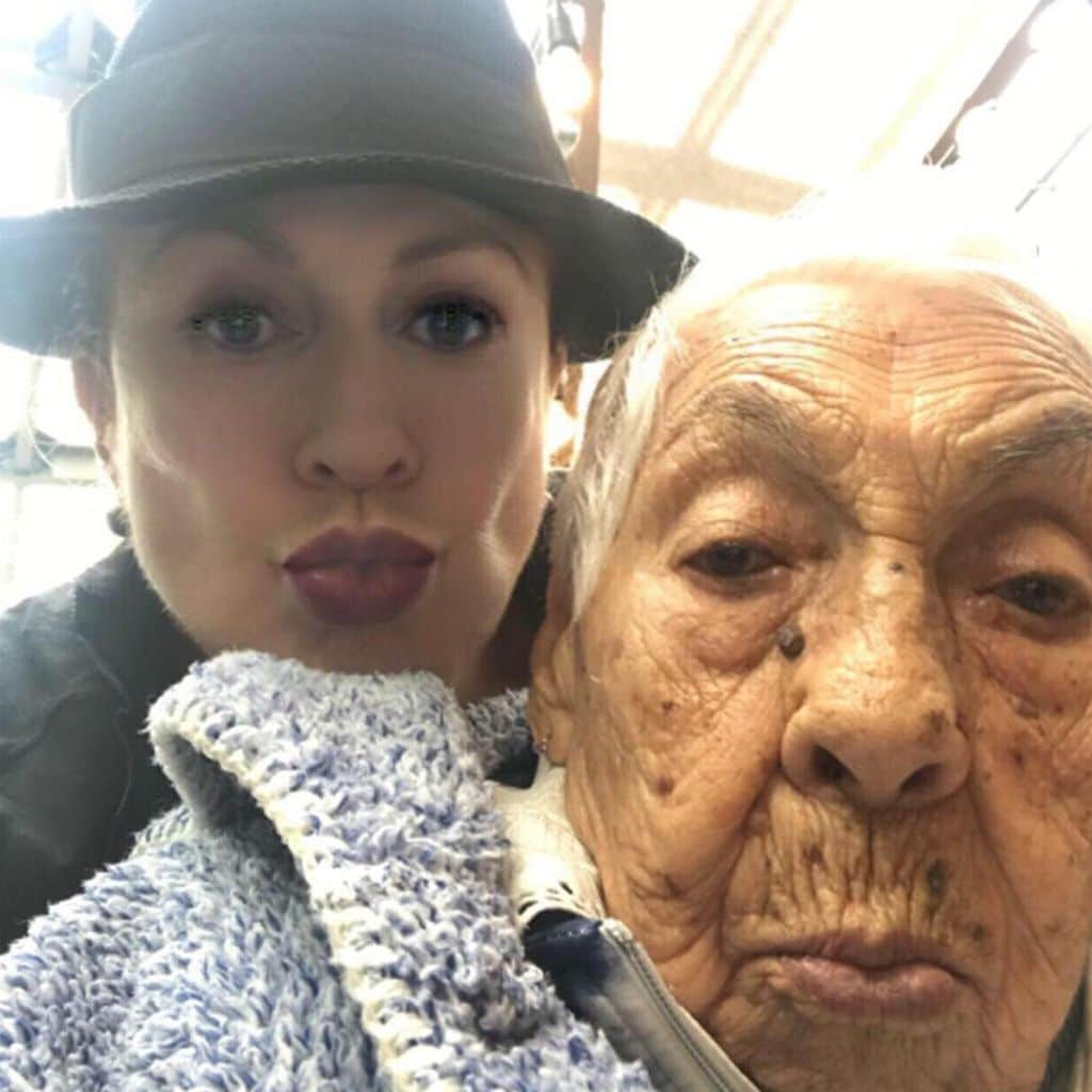 laura zapata y su abuela