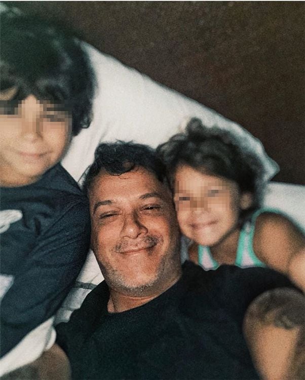 Alejandro Sanz con sus dos hijos menores