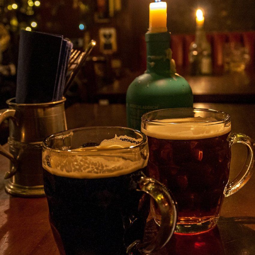 interior de un pub en edimburgo