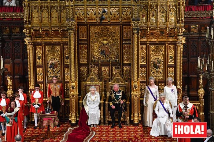 Isabel II en la apertura del Parlamento británico 