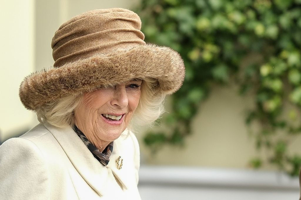 La reina Camilla en el hipódromo de Ascto el 15 de febrero de 2025