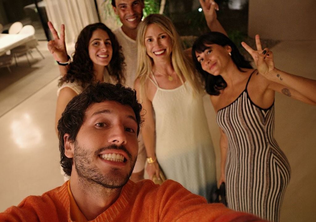 Rafa Nadal, Sebastián Yatra, Aitana Ocaña, Mery Perelló y Maribel Nadal disfrutan juntos en Mallorca