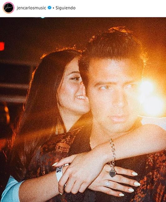 Jencarlos Canela y su novia