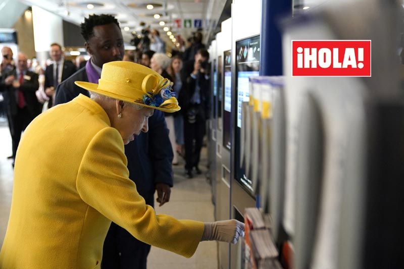 Isabel II en la inauguración de la línea del metro de Londres que leva su nombre