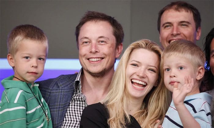 Elon Musk con sus hijos