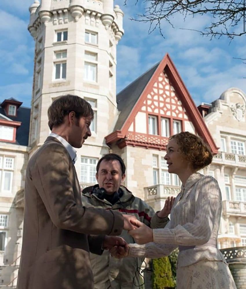 Marta Hazas frente al palacio de la Magdalena en Santander