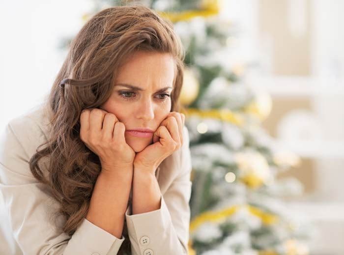 mujer triste en Navidad