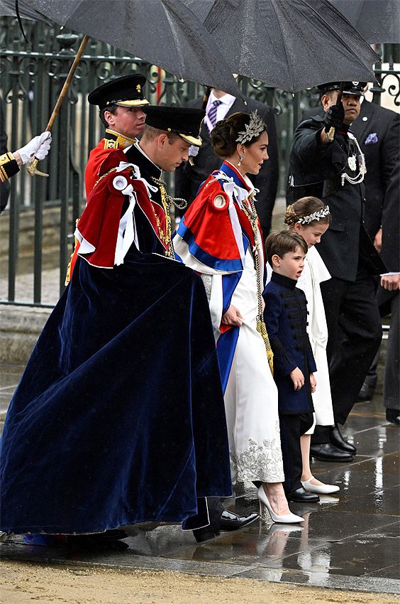 Kate Middleton con joyas de Diana de Gales e Isabel II en la coronación de Carlos III