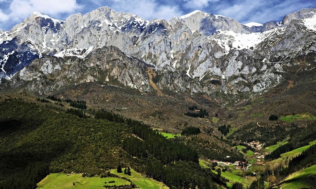 visita a rea del valle y monta as de los picos de europa cantabria espa a 