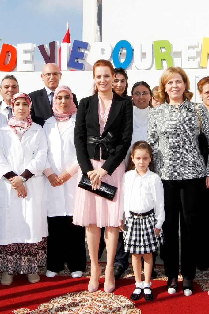 Lalla Khadija y su madre Lalla Salma en la apertura de la Casa de los Niños en Casablanca el 1 de febreor de 2013