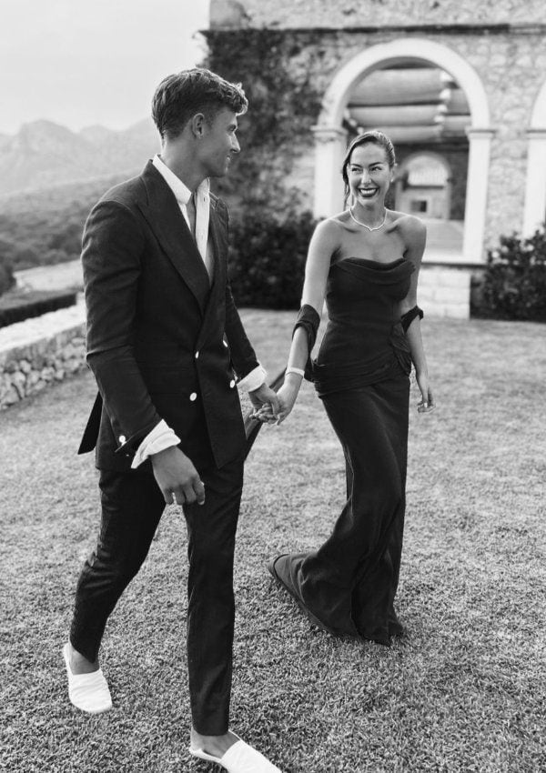 Paddy Noarbe con vestido rojo en la preboda con Marcos Llorente