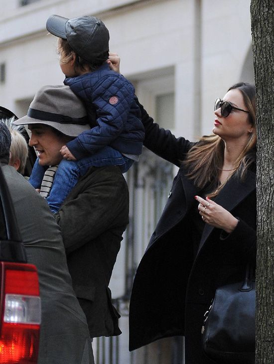 Todos juntos entraron en un coche camino de una Nochebuena familiar