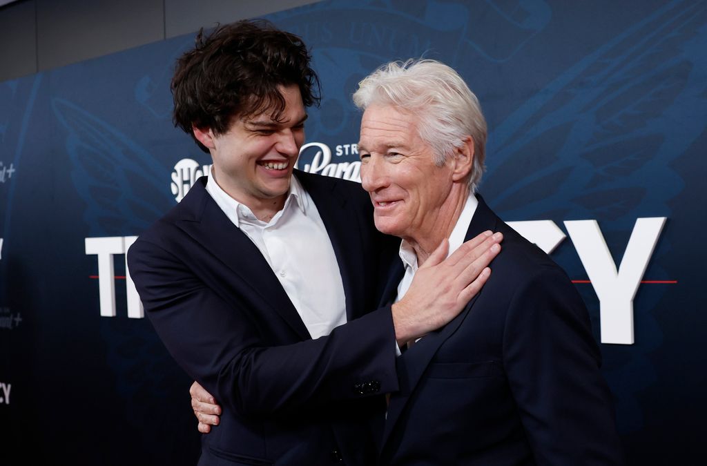 Richard Gere con su hijo Homer James en el estreno de 'The Agency' en Nueva York