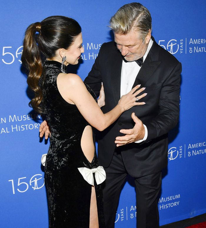 Alec Baldwin, sin palabras al ver el vestido de su mujer