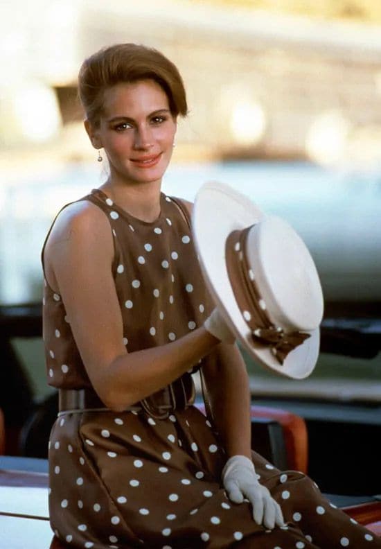 Issy Knowles, la actriz que ha versionado el mítico look de Julia Roberts en 'Pretty Woman'