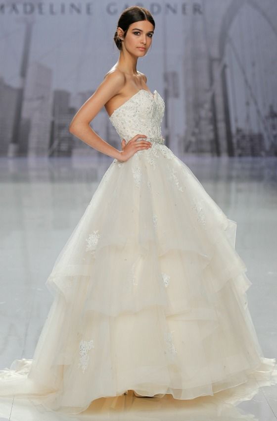 novias bridal 14a