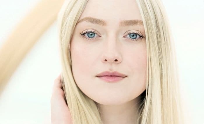 Dakota Fanning es una de las embajadoras de Clé de Peau Beauté