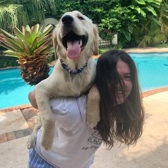 Hija de María Celeste Arrarás con su perro