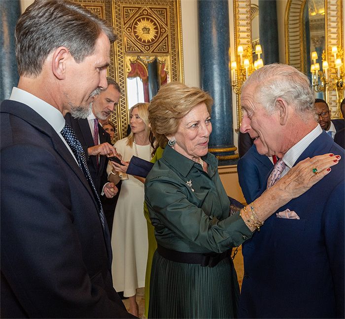 La buena sintonía de la reina Letizia y Marie Chantal, juntas y compartiendo fotos del móvil