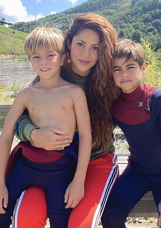 Shakira con sus hijos 