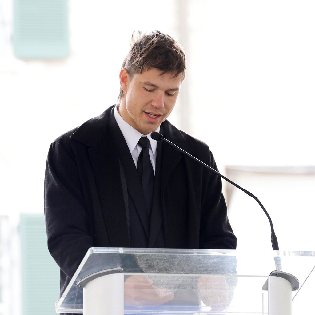 ben smith petersen en el funeral de lisa marie presley