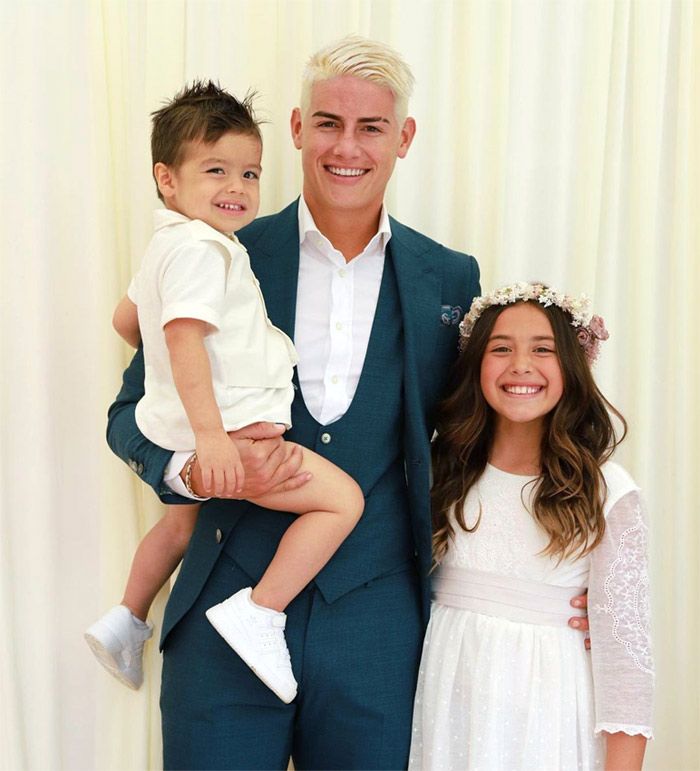 James Rodríguez con sus hijos