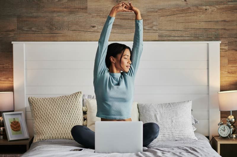 Yoga en la cama