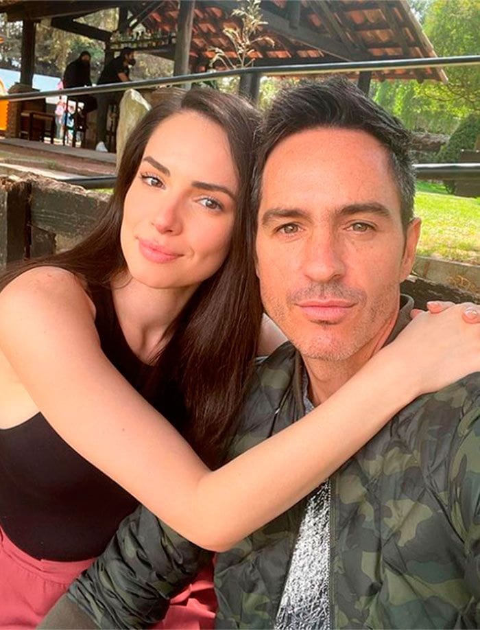 Mauricio Ochmann y su novia