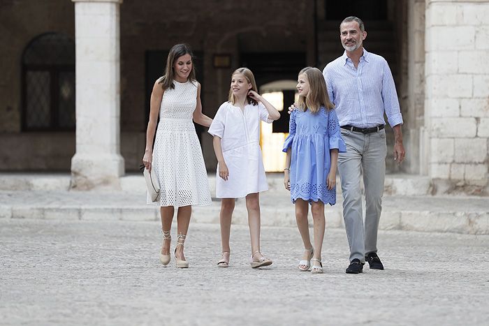 Los reyes Felipe y Letizia con sus hijas