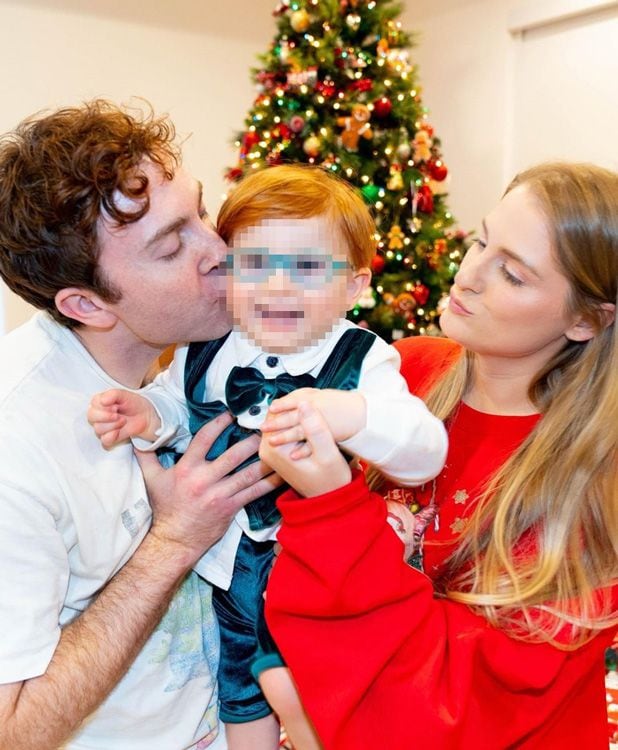 Meghan Trainor, Daryl Sabara y su hijo Riley 