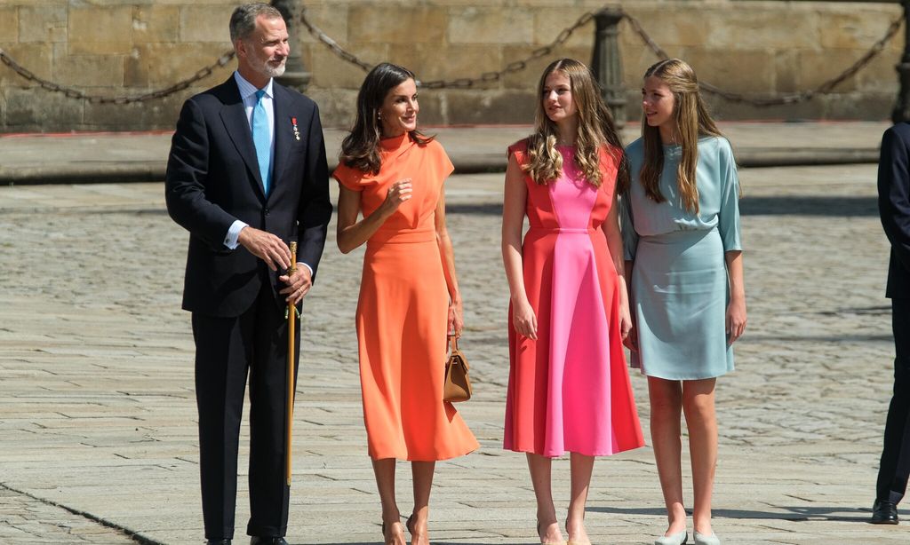 king felipe vi and queen letizia accompanied by the princess of asturias leonor de borbon and infanta do a sofia on their arrival at a national offering to st james the apostle on 25 july 2022 in santiago de compostela