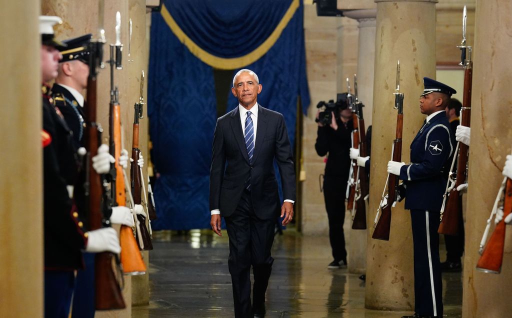 Barack Obama llegando a la inauguración de la elección del presidente Donald Trump en el Capitolio el 20 de enero de 2025