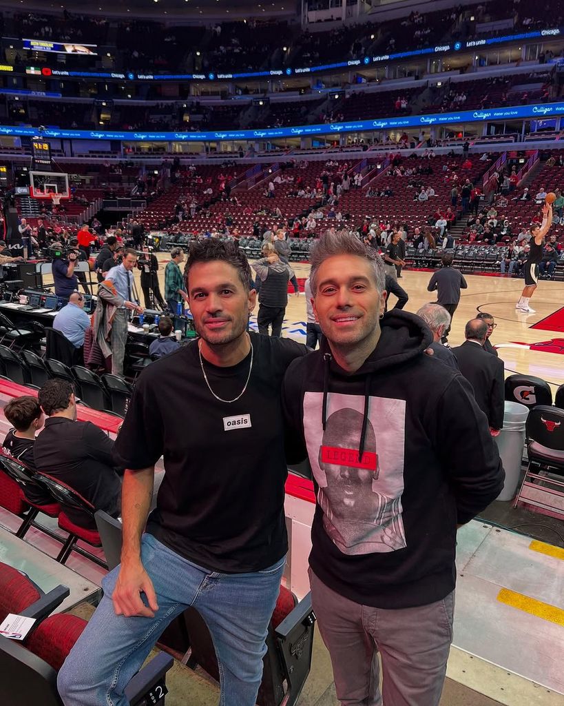 Dani Martínez con su hermano en Chicago