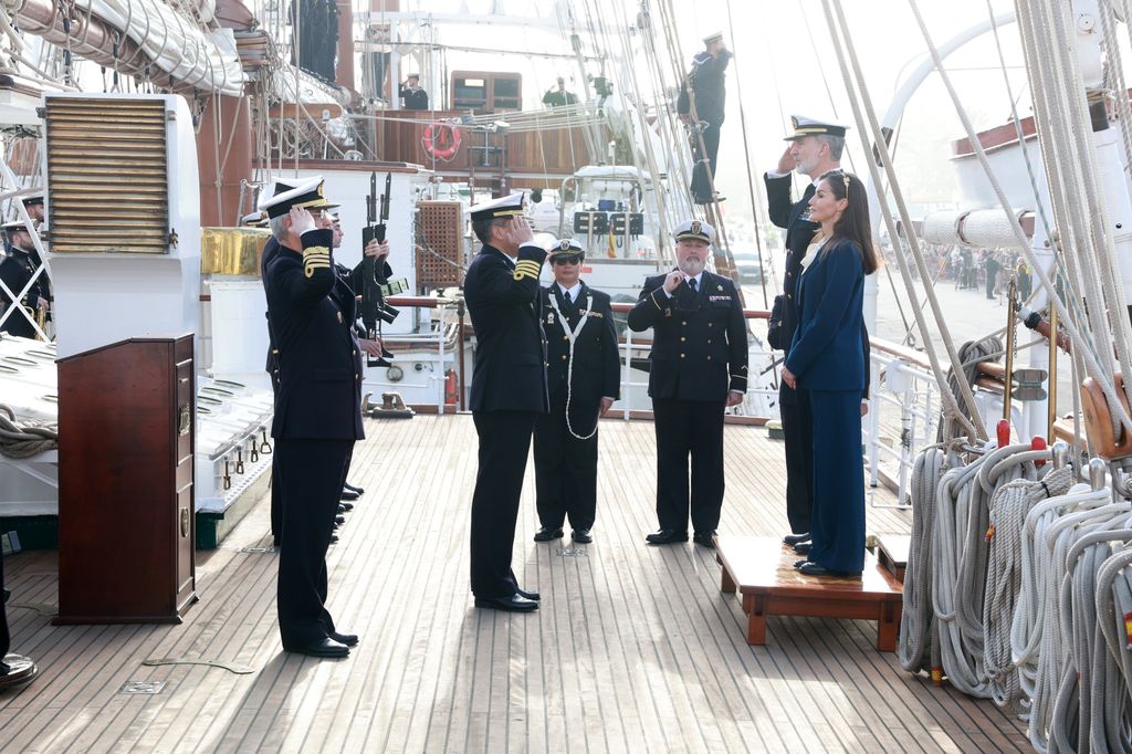 Los reyes, a bordo de Elcano