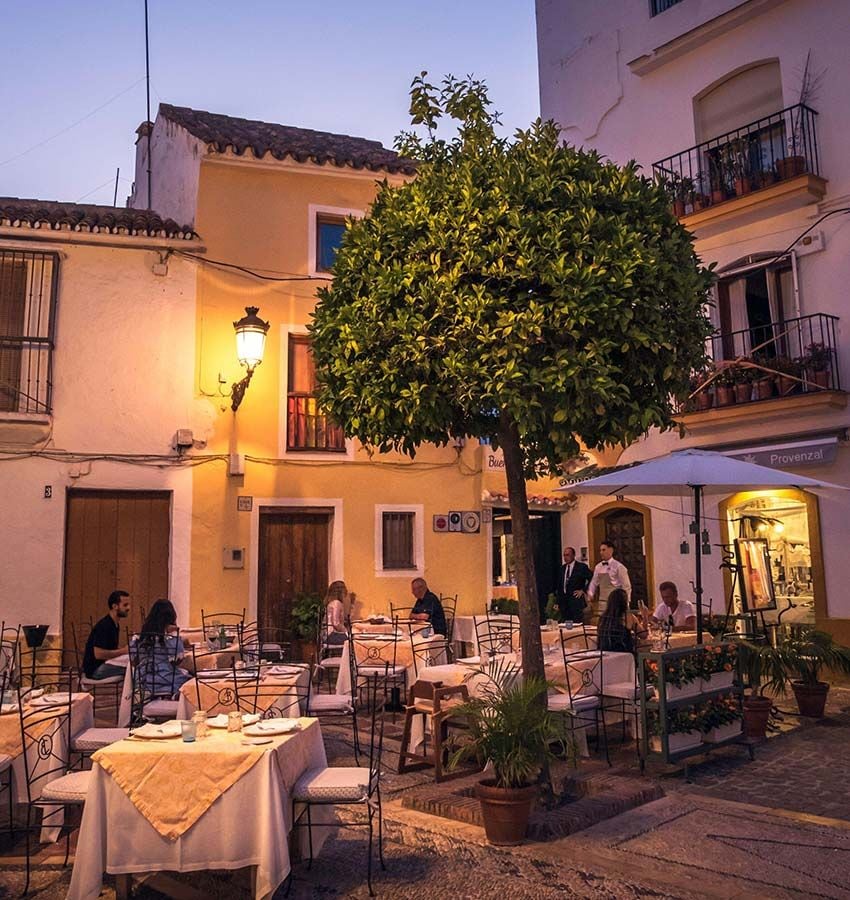 Terrazas en el casco histórico de Marbella, Málaga