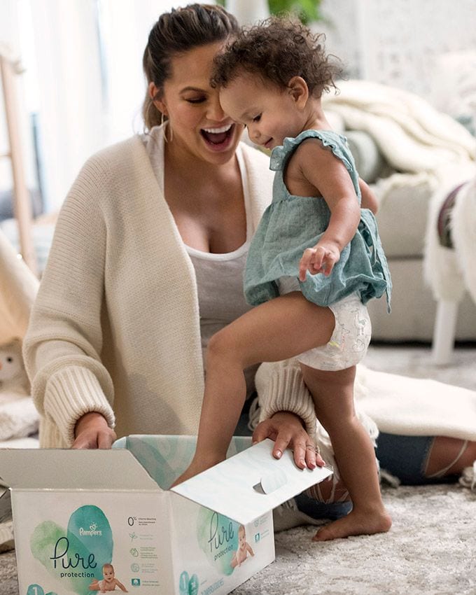 chrissy-teigen-pampers