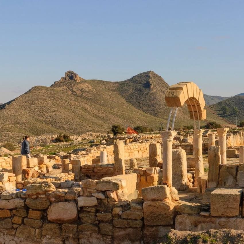 Restos de la basílica visigoda en el Parque Arqueológico del Tolmo de Minateda.