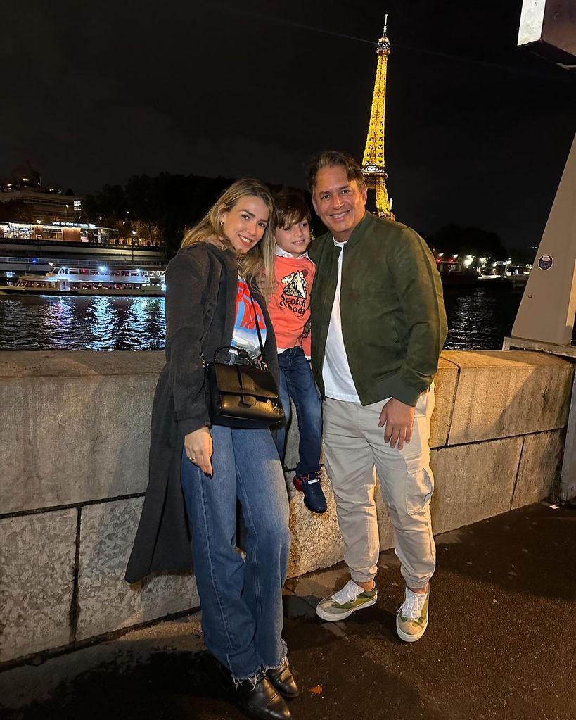 Daniel Sarcos y Alessandra Villegas de vacaciones en París