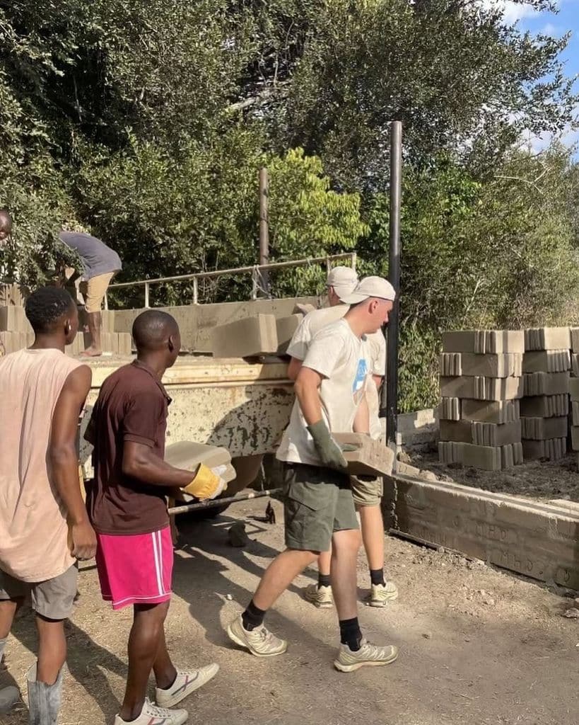 Christian de Dinamarca de voluntariado en África