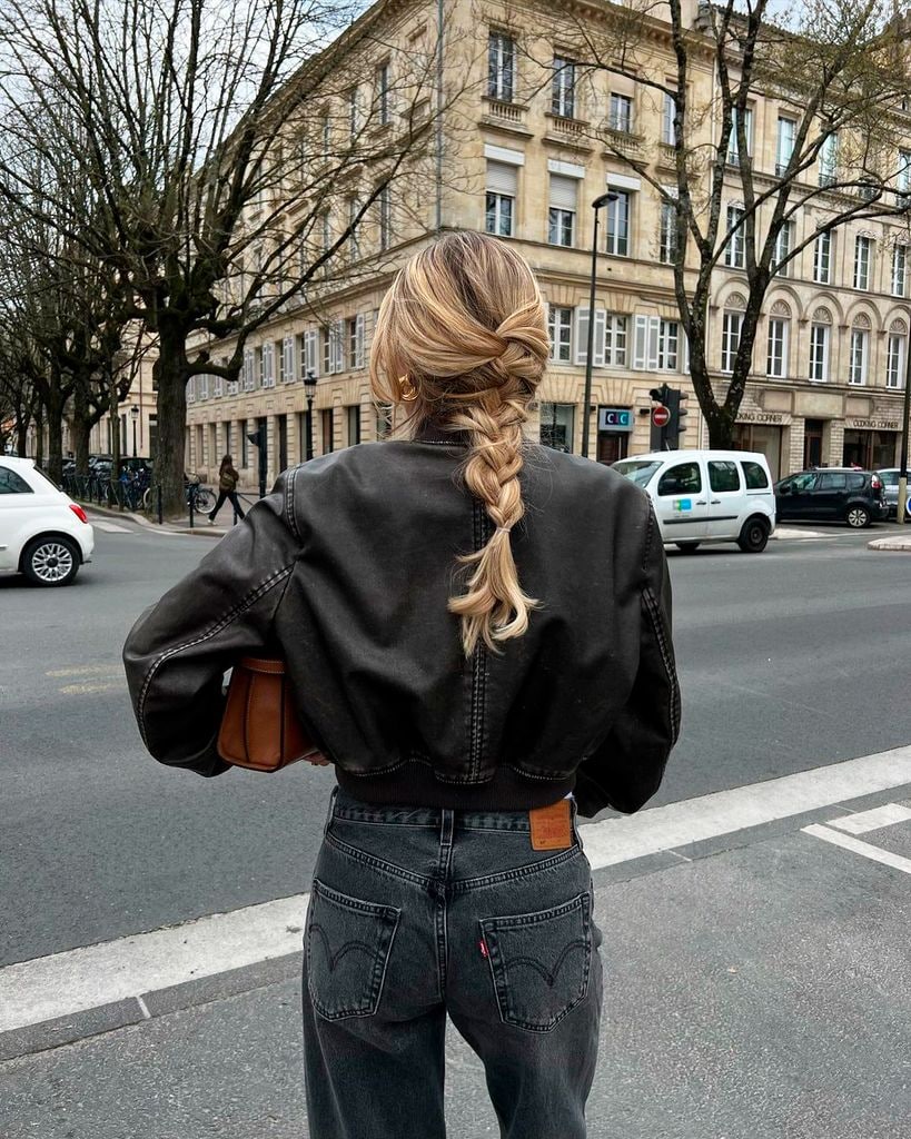 Influencer con trenza